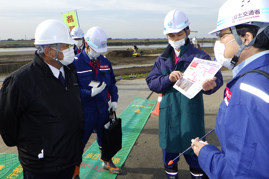 町長活動記録（R031203 利根川堤防工事視察）02