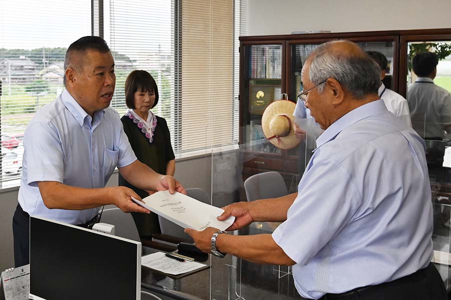 町長活動記録（20240828_監査委員による決算審査意見書提出および概要報告）01