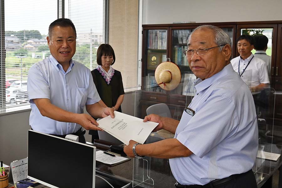 町長活動記録（20240828_監査委員による決算審査意見書提出および概要報告）02