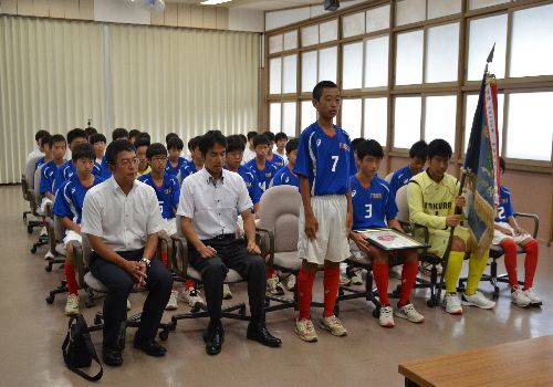 板中サッカー部 県大会優勝01